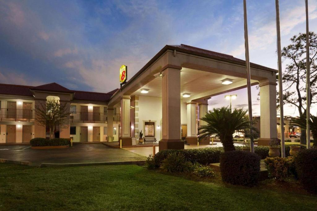 Super 8 By Wyndham Baton Rouge/I-12 Hotel ภายนอก รูปภาพ