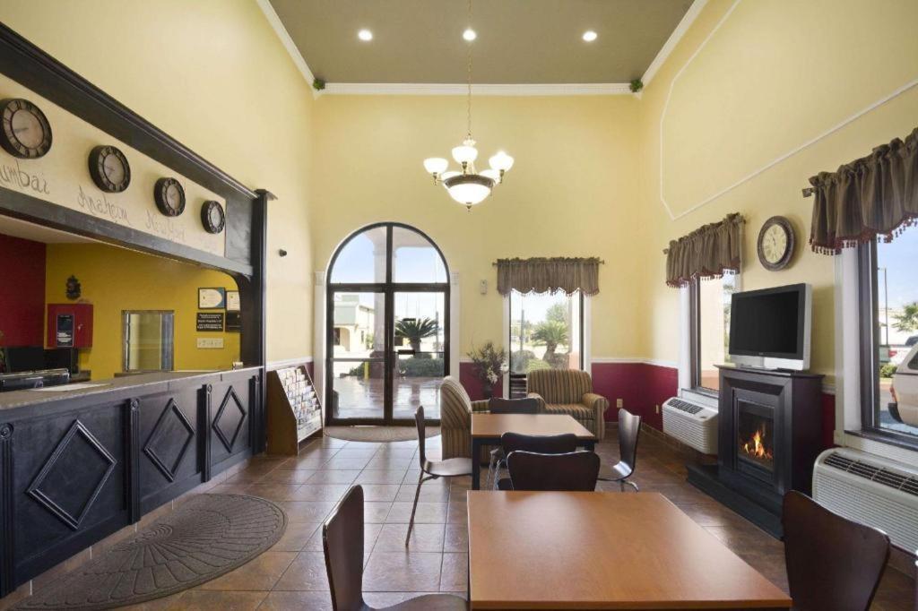 Super 8 By Wyndham Baton Rouge/I-12 Hotel ภายนอก รูปภาพ